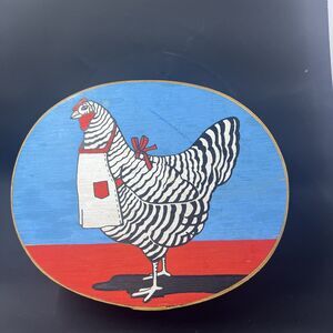 Wooden Shaker-Style Oval Trinket Box w/ Hand Painted chicken on Lid. 7”x 4.5”